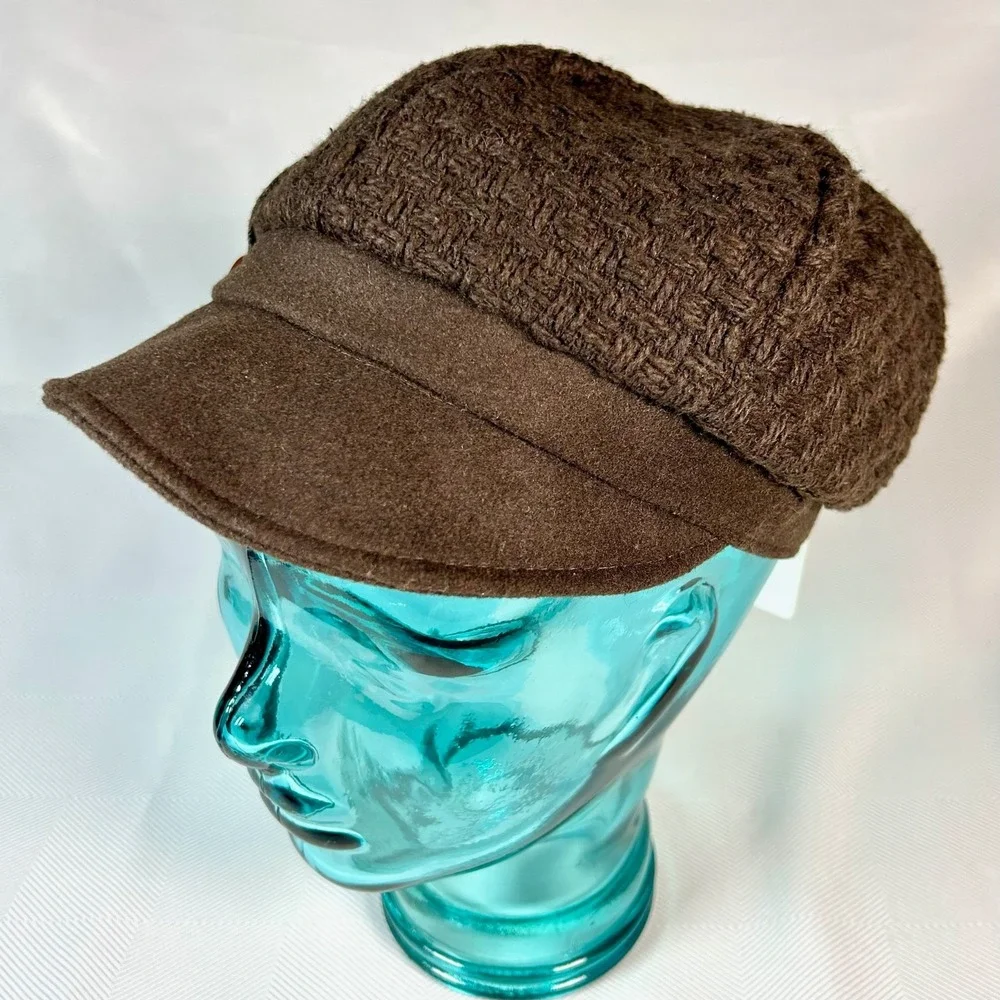 Newsboy Cap Hat Mod Brown Woven Sweater Knit Felt Brim Leaf & Button Detail OSFM